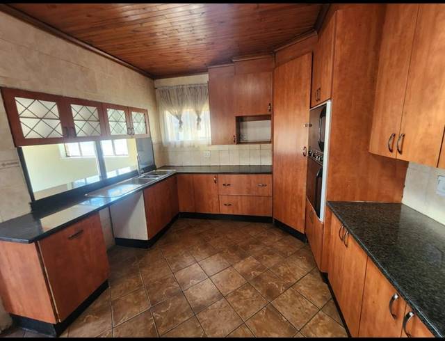 3 BEDROOM HOUSE FOR SALE IN RACEVIEW